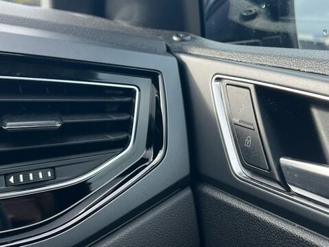 Volkswagen Polo R-LINE TSI 38