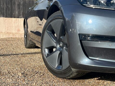 Tesla Model 3 LONG RANGE AWD 17