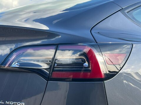 Tesla Model 3 LONG RANGE AWD 14