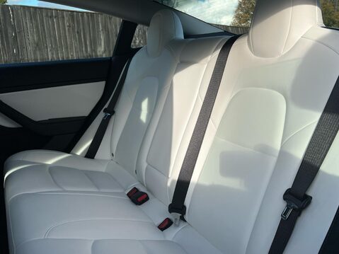 Tesla Model 3 LONG RANGE AWD 22