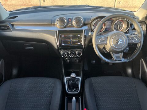 Suzuki Swift SZ5 DUALJET MHEV 10