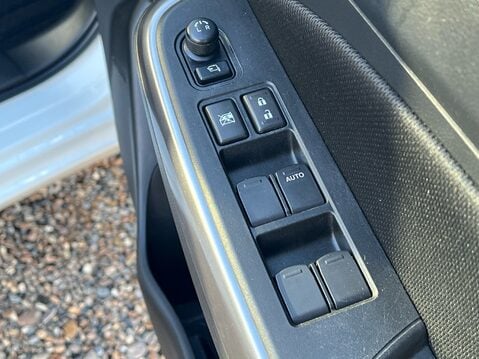 Suzuki Swift SZ5 DUALJET MHEV 30