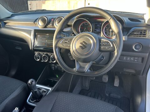 Suzuki Swift SZ5 DUALJET MHEV 29