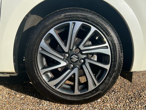 Suzuki Swift SZ5 DUALJET MHEV 4