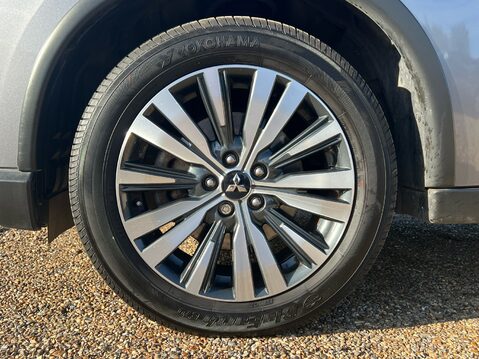 Mitsubishi Outlander DESIGN 4