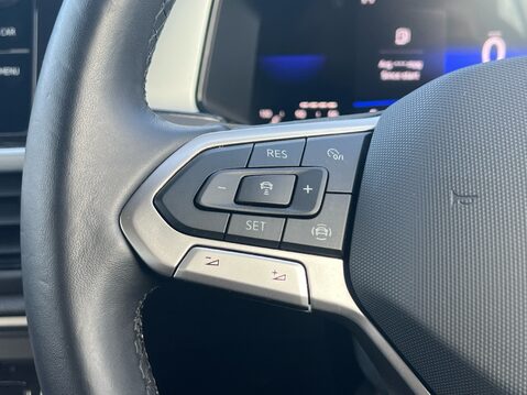 Volkswagen T-Roc LIFE TSI DSG 28