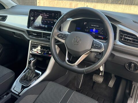 Volkswagen T-Roc LIFE TSI DSG 31