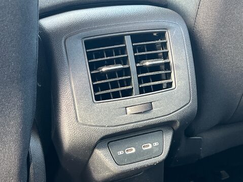 Volkswagen T-Roc LIFE TSI DSG 35