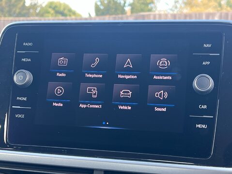 Volkswagen T-Roc LIFE TSI DSG 18