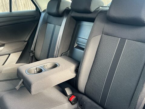 Volkswagen T-Roc LIFE TSI DSG 36