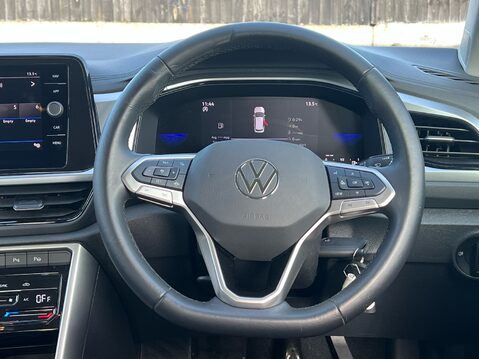 Volkswagen T-Roc LIFE TSI DSG 33