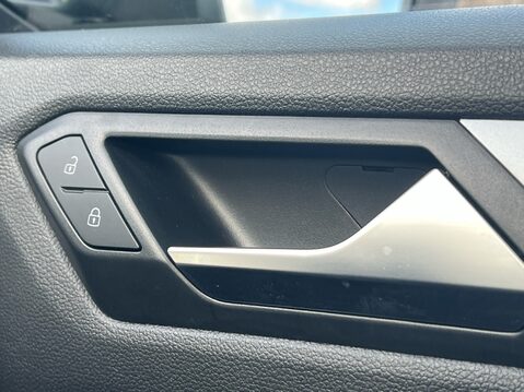 Volkswagen T-Roc LIFE TSI DSG 39