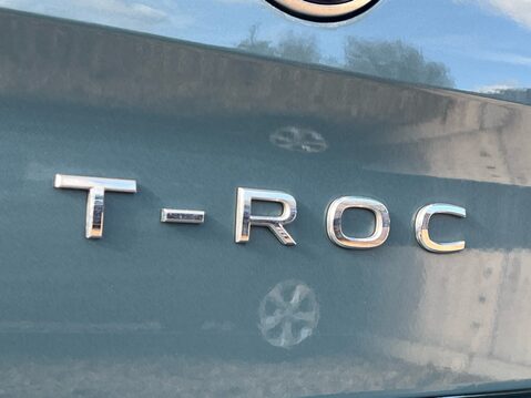 Volkswagen T-Roc LIFE TSI DSG 38