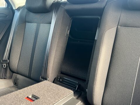 Volkswagen T-Roc LIFE TSI DSG 37