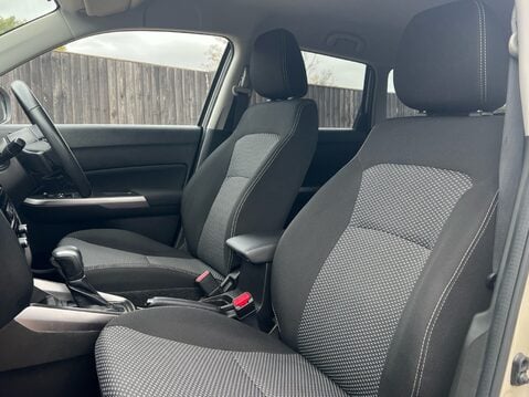 Suzuki Vitara SZ-T MHEV 3