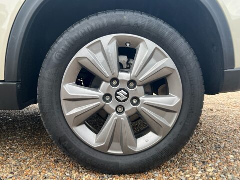 Suzuki Vitara SZ-T MHEV 4