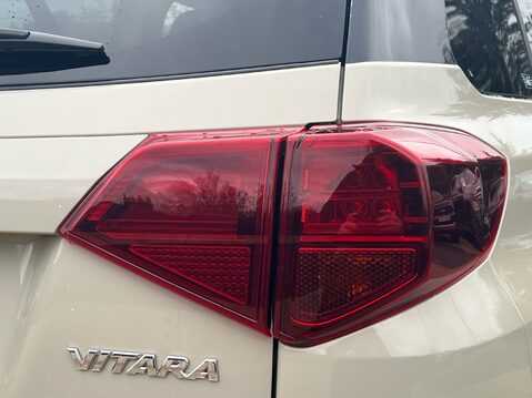 Suzuki Vitara SZ-T MHEV 15