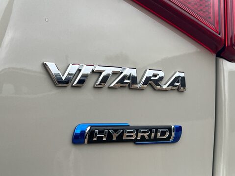 Suzuki Vitara SZ-T MHEV 33