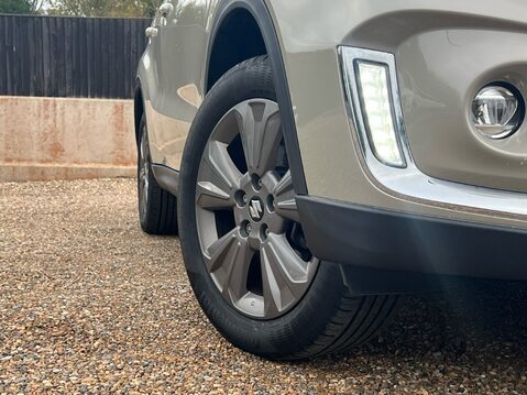 Suzuki Vitara SZ-T MHEV 13