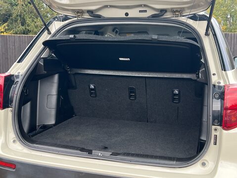 Suzuki Vitara SZ-T MHEV 36