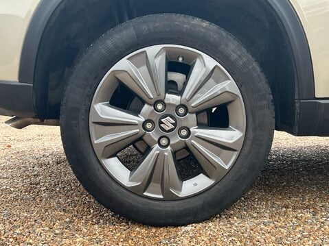 Suzuki Vitara SZ-T MHEV 4