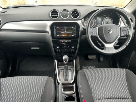 Suzuki Vitara SZ-T MHEV 10