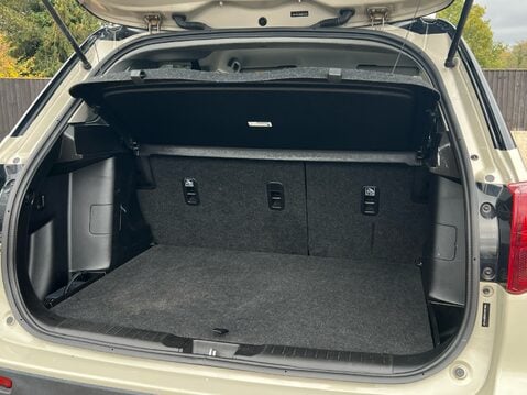 Suzuki Vitara SZ-T MHEV 33