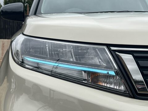 Suzuki Vitara SZ-T MHEV 14