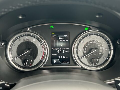 Suzuki Vitara SZ-T MHEV 11