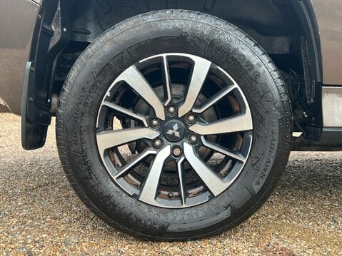 Mitsubishi Shogun Sport DI-D 3 4