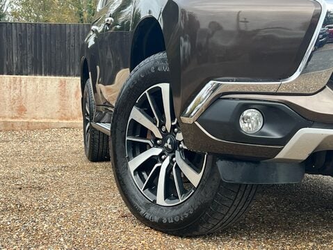 Mitsubishi Shogun Sport DI-D 3 13