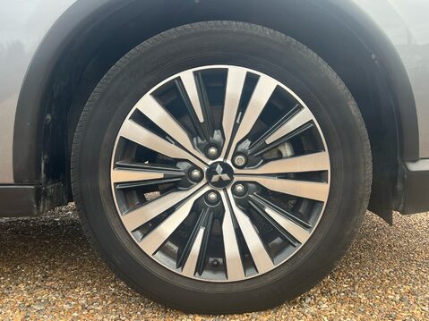 Mitsubishi Outlander EXCEED 4