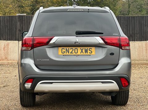 Mitsubishi Outlander EXCEED 8