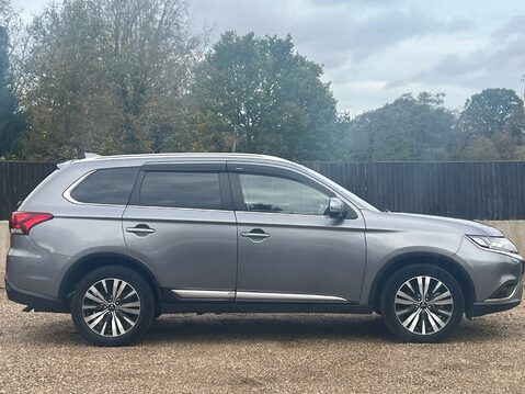 Mitsubishi Outlander EXCEED 5