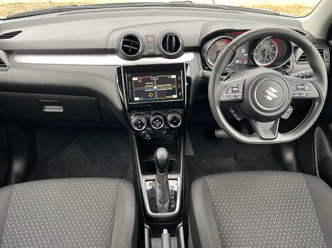 Suzuki Swift SZ5 DUALJET MHEV 10