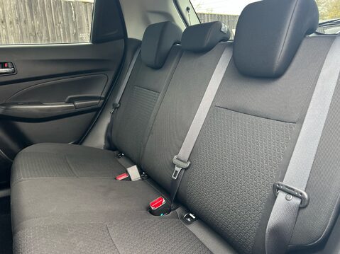 Suzuki Swift SZ5 DUALJET MHEV 9