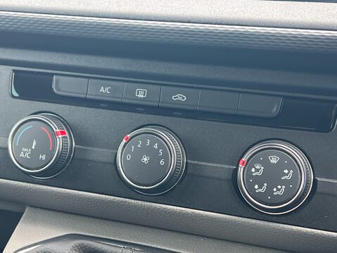 Volkswagen Transporter T30 TDI KOMBI HIGHLINE 24