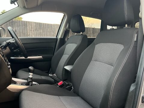 Suzuki Vitara SZ-T BOOSTERJET MHEV 3