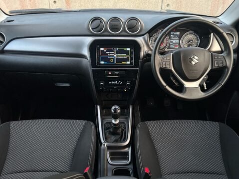 Suzuki Vitara SZ-T BOOSTERJET MHEV 10