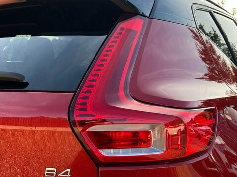 Volvo XC40 B4 R-DESIGN PRO MHEV 15