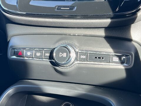 Volvo XC40 B4 R-DESIGN PRO MHEV 23