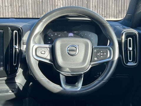 Volvo XC40 B4 R-DESIGN PRO MHEV 30