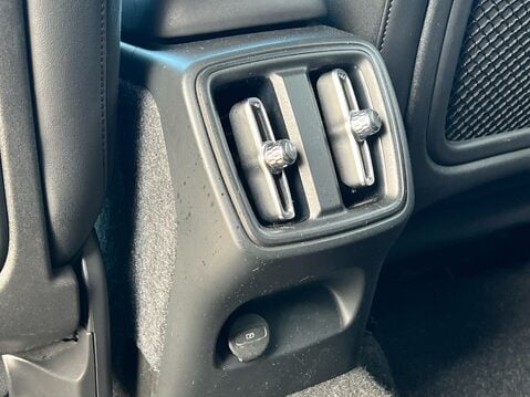 Volvo XC40 B4 R-DESIGN PRO MHEV 33