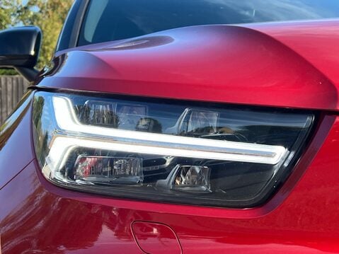 Volvo XC40 B4 R-DESIGN PRO MHEV 14