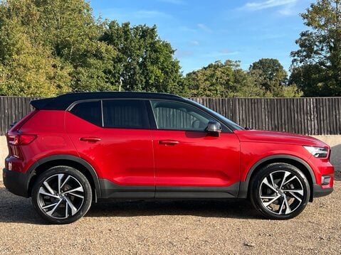 Volvo XC40 B4 R-DESIGN PRO MHEV 5