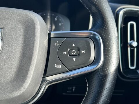 Volvo XC40 B4 R-DESIGN PRO MHEV 26