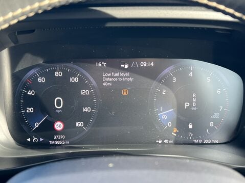 Volvo XC40 B4 R-DESIGN PRO MHEV 11