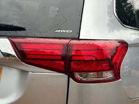 Mitsubishi Outlander DI-D GX 4 15