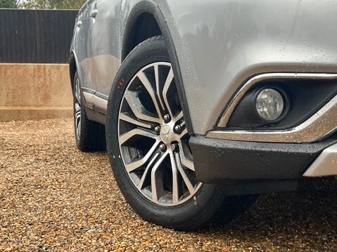 Mitsubishi Outlander DI-D GX 4 13