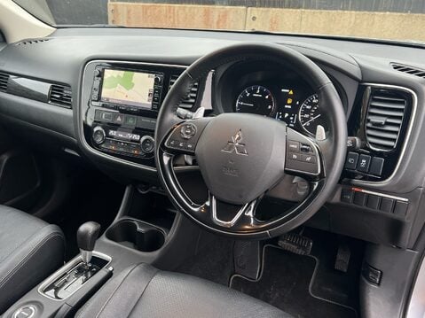 Mitsubishi Outlander DI-D GX 4 28